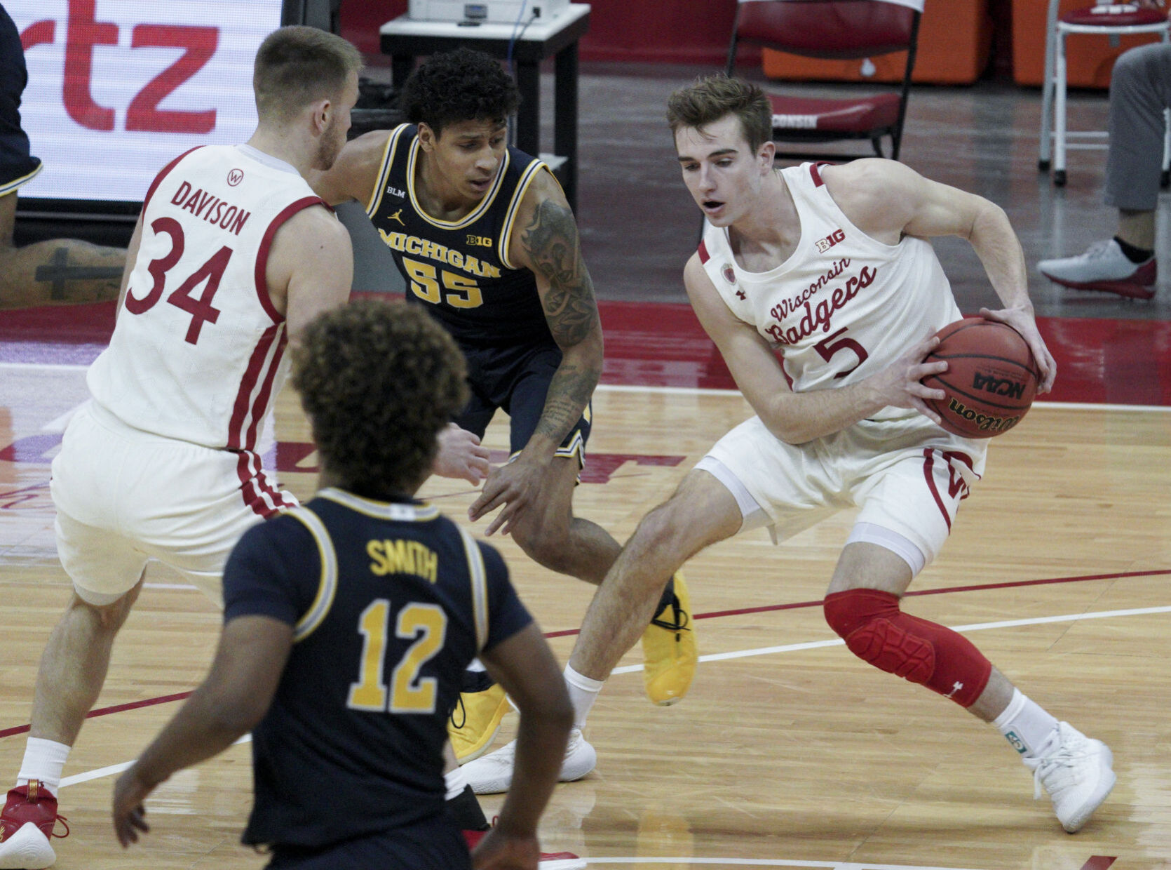 Michigan 67, UW 59